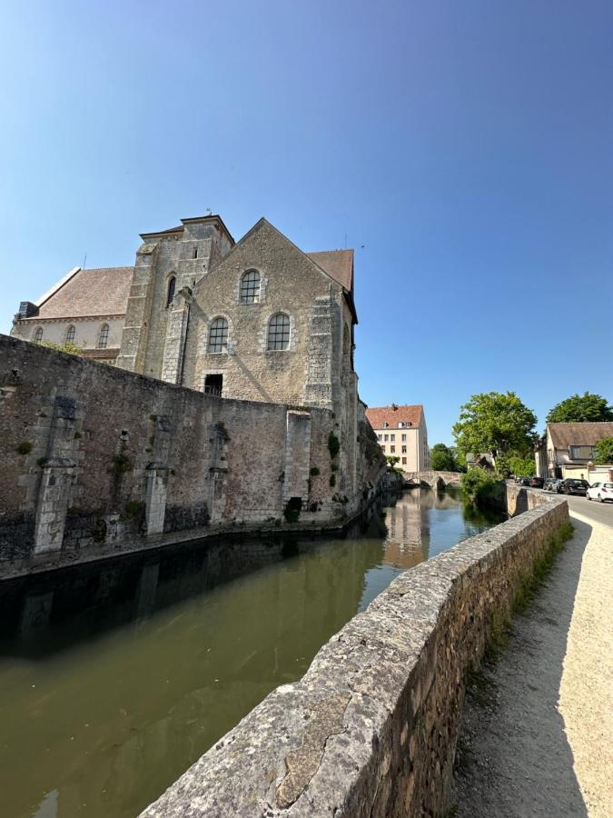 Appartement Bords De L'Eure Charmant Studio Chartres Exterior foto