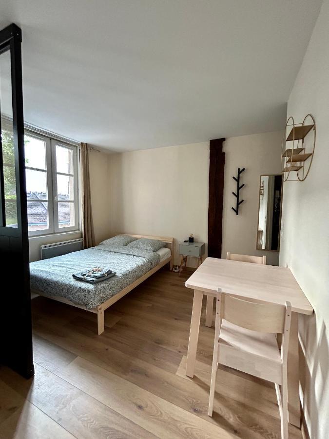 Appartement Bords De L'Eure Charmant Studio Chartres Exterior foto